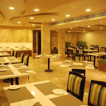 La Woods Hotel Chennai Exterior foto
