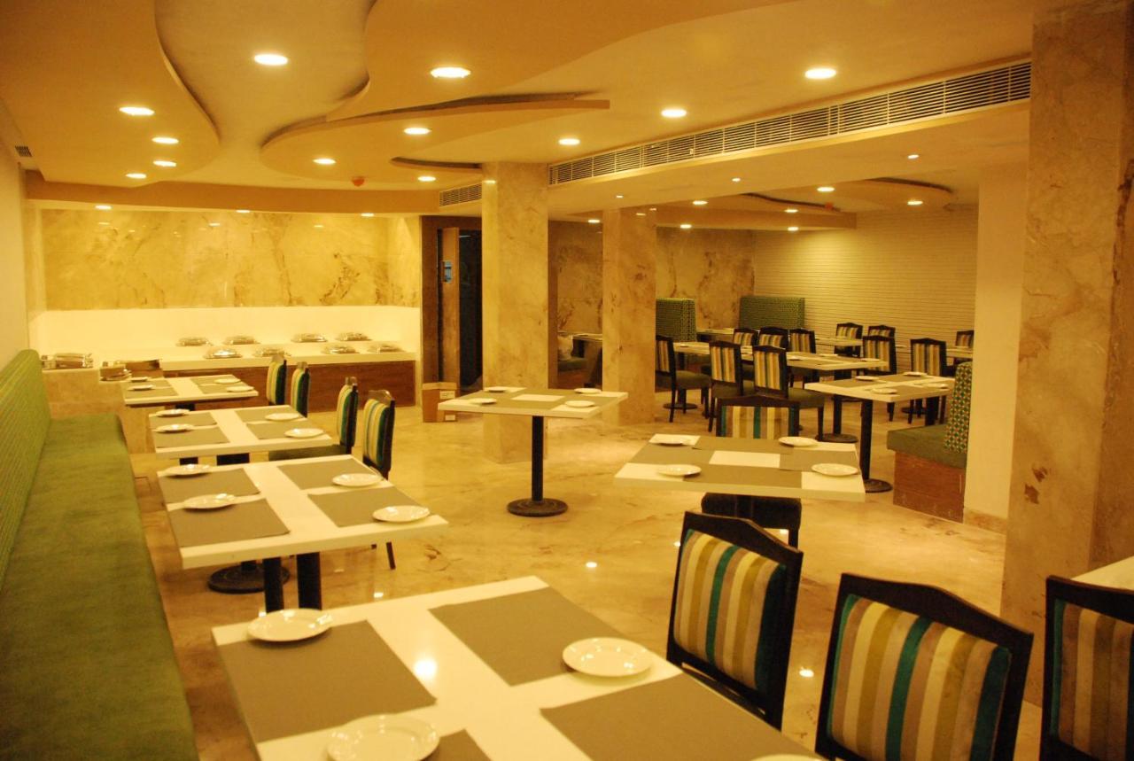 La Woods Hotel Chennai Exterior foto