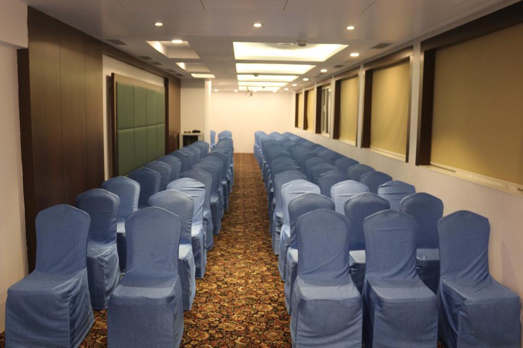 La Woods Hotel Chennai Exterior foto