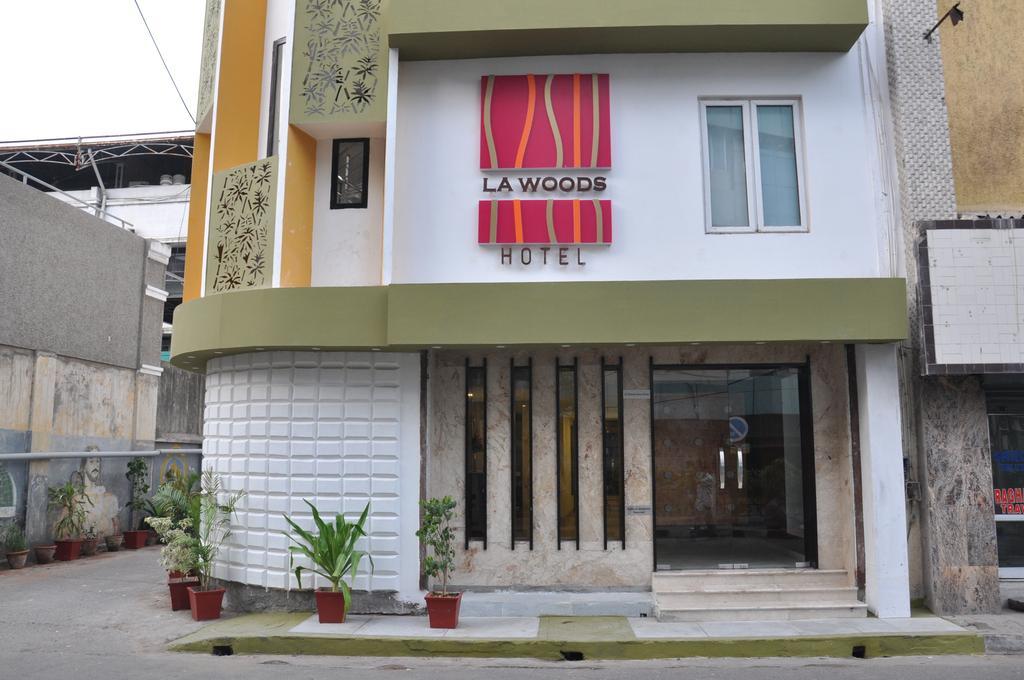 La Woods Hotel Chennai Exterior foto